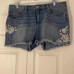a.n.a  jean shorts embroidered floral design